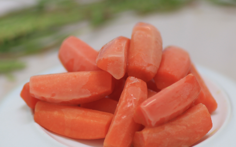 carrot（orange petal-shaped）